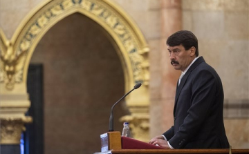 Alapítványt hoz létre Áder János a koronavírus miatt árván marad gyermekek megsegítésére